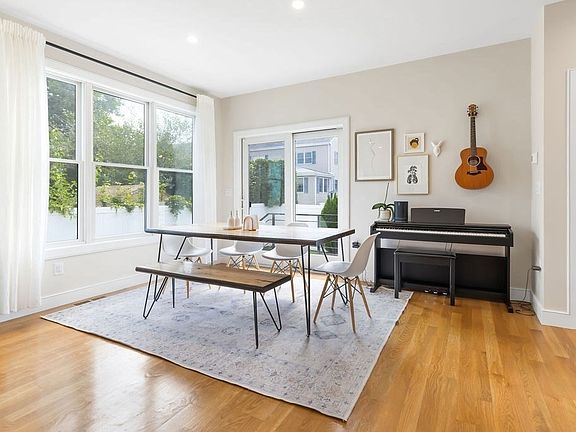 5th image of 167 Chapel St #167