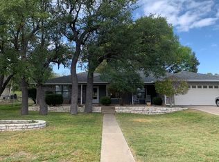 318 Red Oak Ln, Ingram, TX 78025