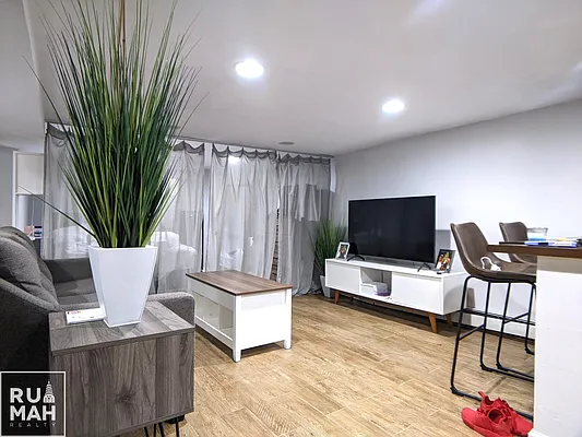 Rented by Rumah Realty Inc | media 21