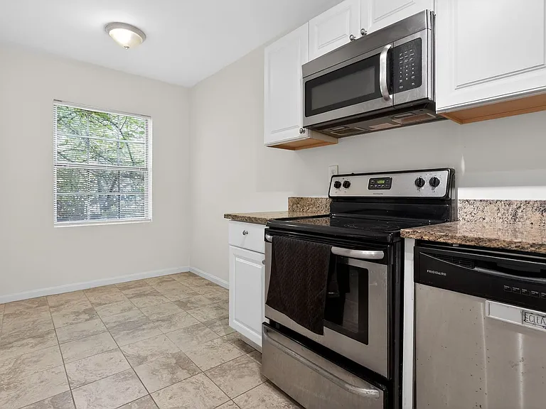 1719 N Troy St #8399 — Photo 4