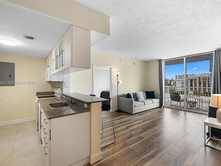 275 NE 18th St #710 — Photo 3