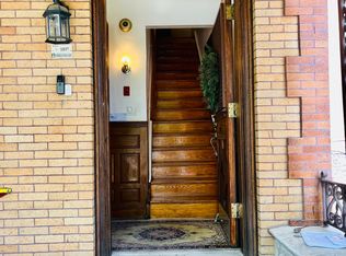 320 S 44th St #2F, Philadelphia, PA 19104