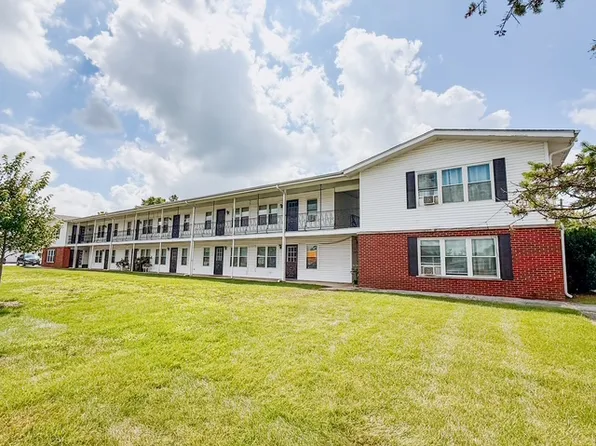 575 Berry Ave #2, Grayslake, IL 60030