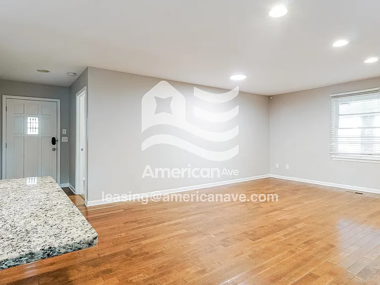 894139_004_living_room_13657068.jpg
