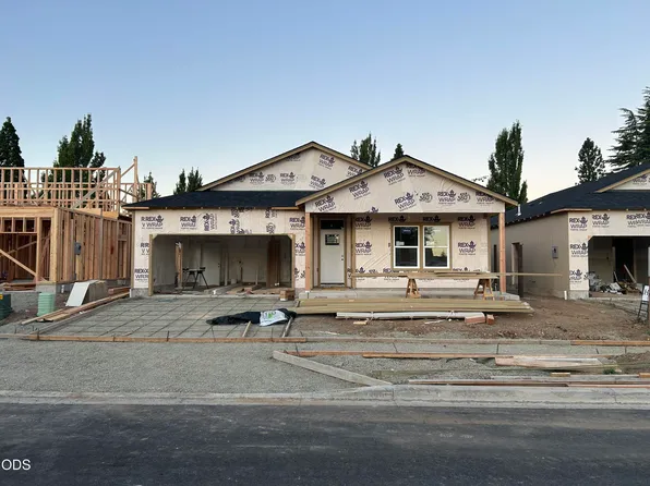 2217 Piazza Dr, Medford, OR 97501