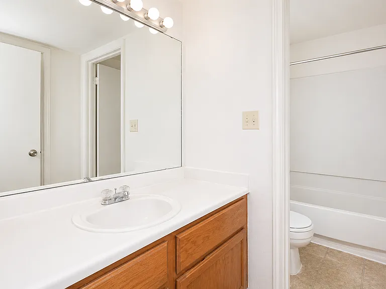 The Gables Apartments — Photo 32