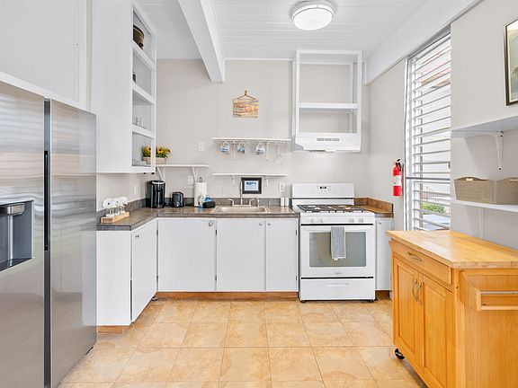 3rd image of 75-5873 Walua Rd APT 208