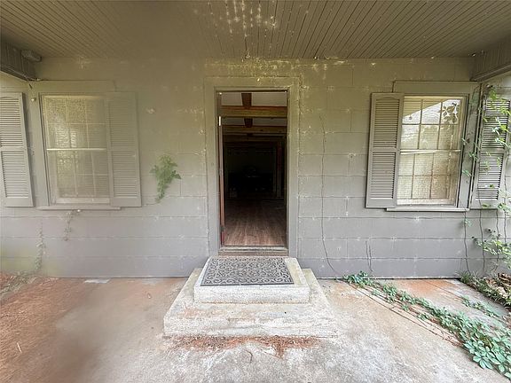 3rd image of 1556 County Road 2042