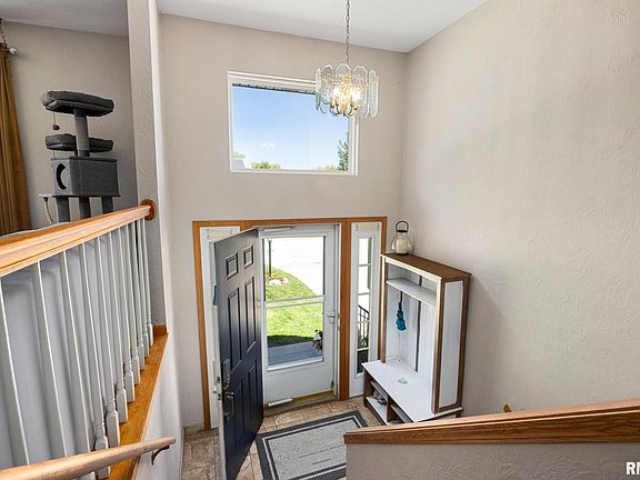 5th image of 104 Independence Dr