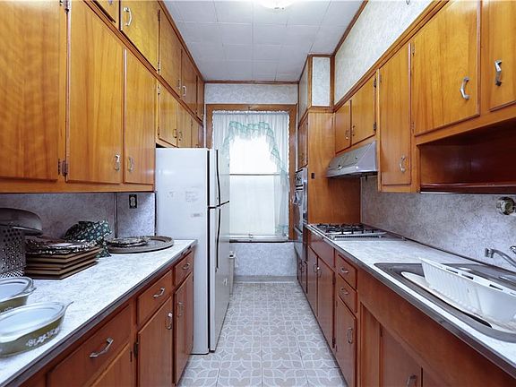 3rd image of 2349 E 22nd St