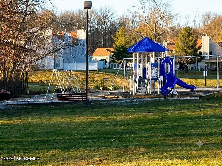 349 Yorkshire Pl — Photo 22
