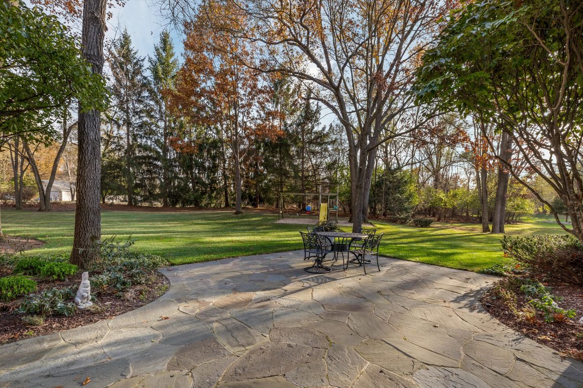 next background image