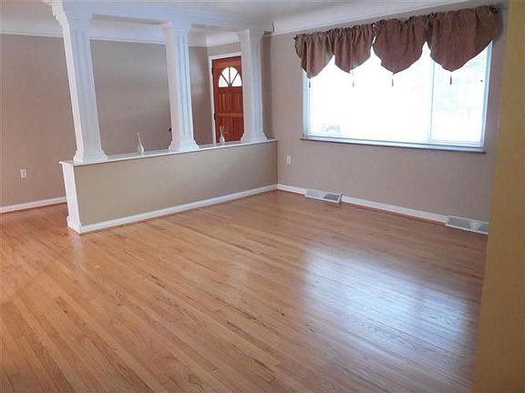 2nd image of 444 Blossom Ln