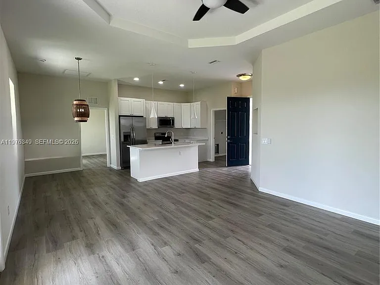 1088 Saturn Ct — Photo 4