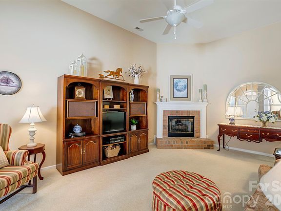 4th image of 580 Gatsby Pl NW