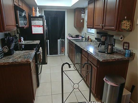 5th image of 207 Vermont Ave