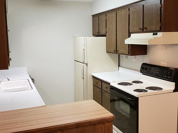 3rd image of 1160 Dellwood St S APT 104