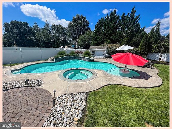2nd image of 36 Moray Ln