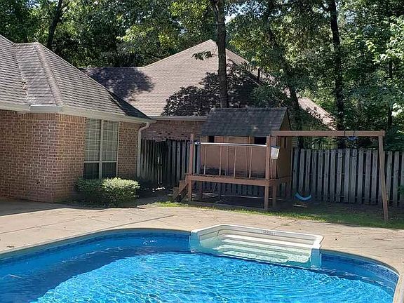 2nd image of 3807 Long Leaf Dr