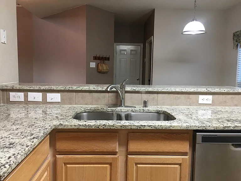 10215 Waterbury Dr — Photo 24
