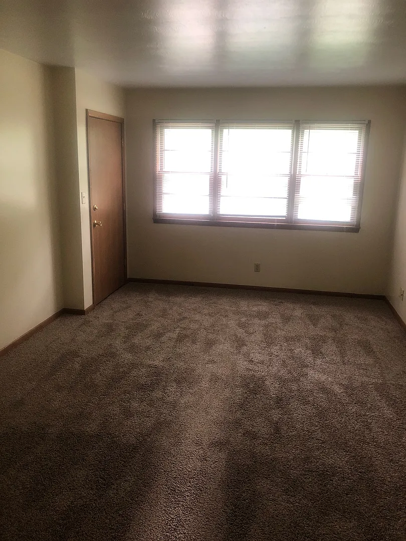 1720 Boswell — Photo 3