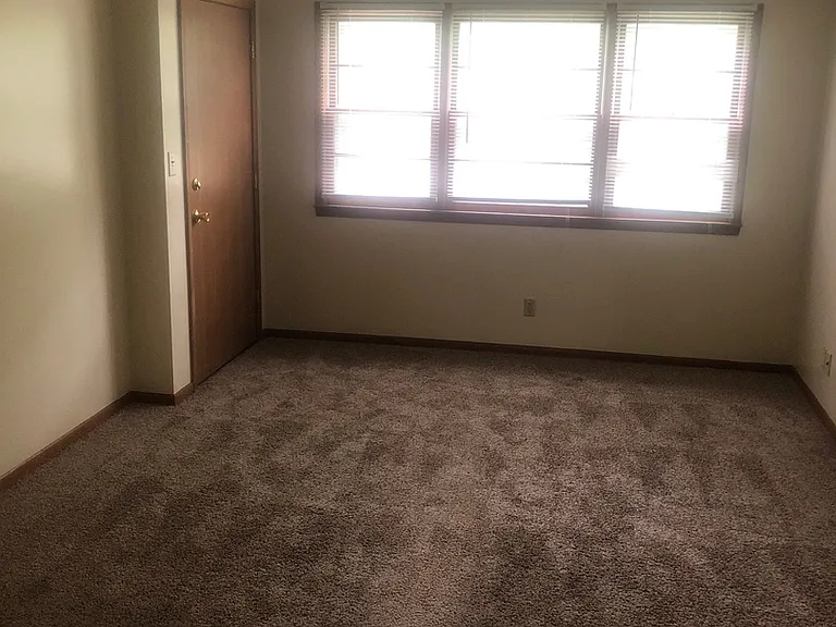 1720 Boswell Ave — Photo 3