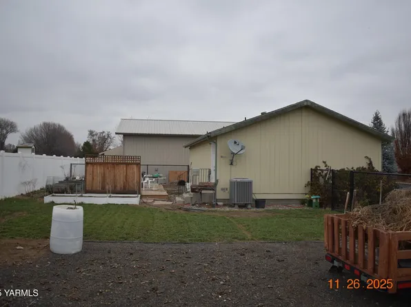 2608 S 72nd Ave, Yakima, WA 98903