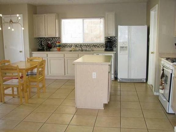 2nd image of 12481 Fountain Hill Ln NE