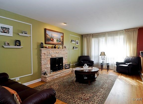 2nd image of 409 E Berkshire Ln