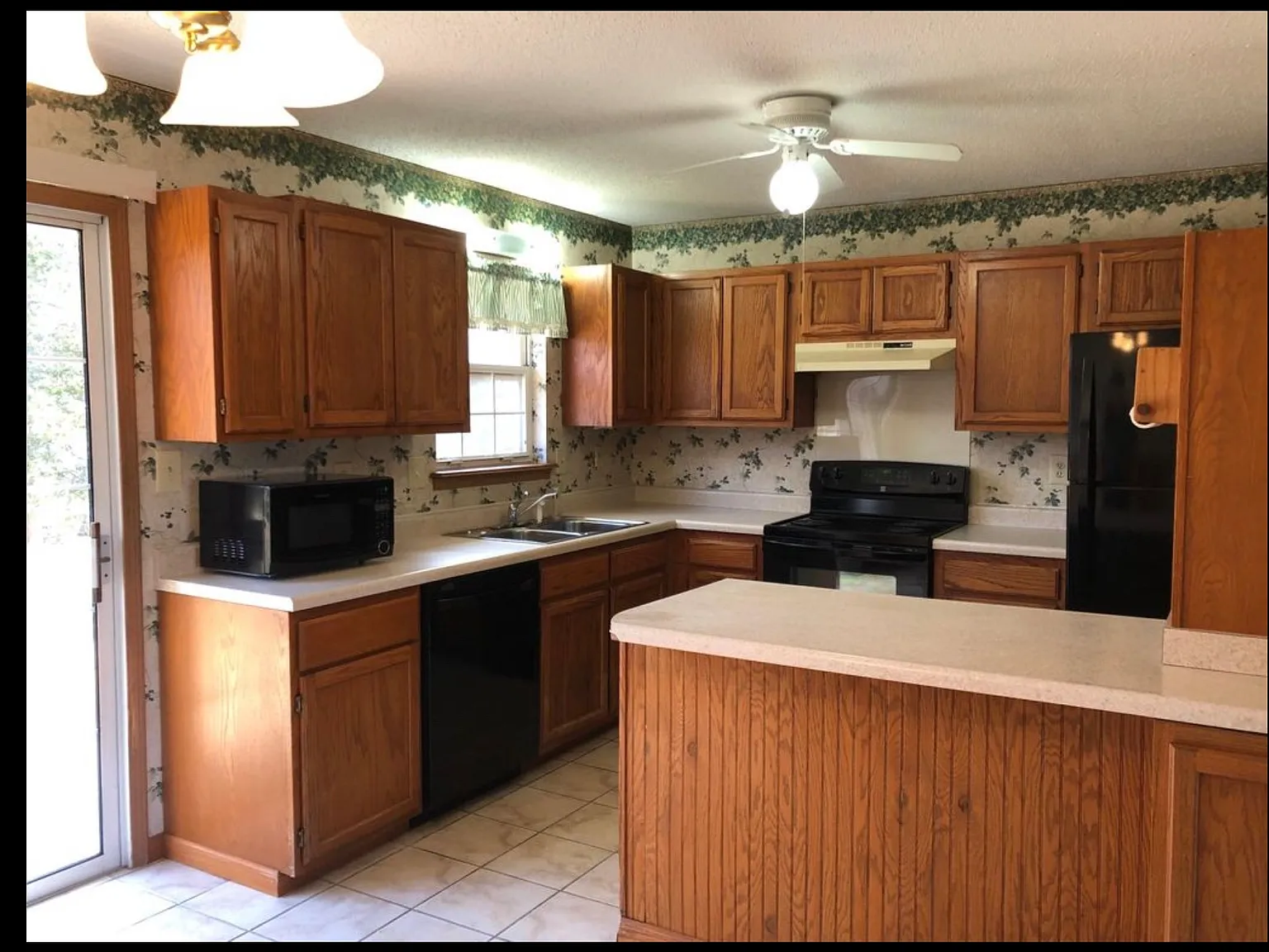 4 bed, 1846 sqft, $2,000 — Photo 2