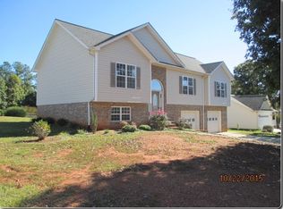 1836 Woodleaf Ct, Conover, NC 28613