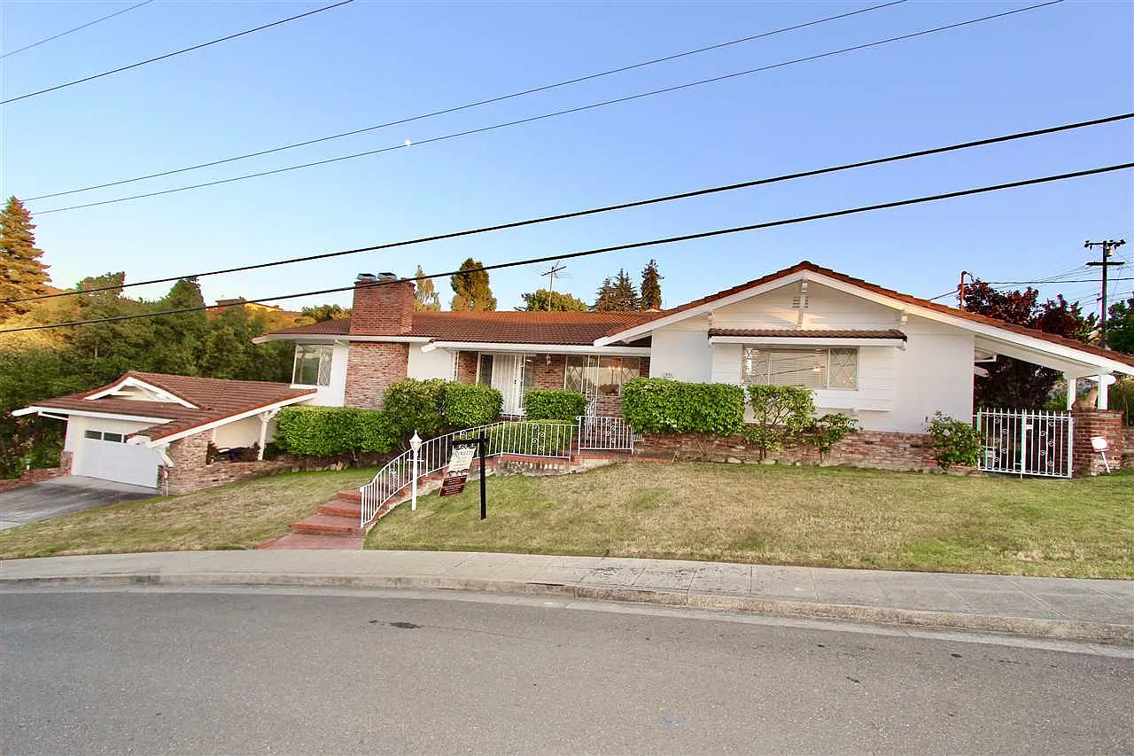 1801 Astor Dr photo 1
