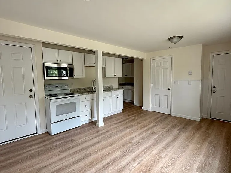 37 Groton School Rd — Photo 1