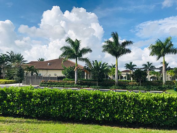 Clubhouse Parking Spaces