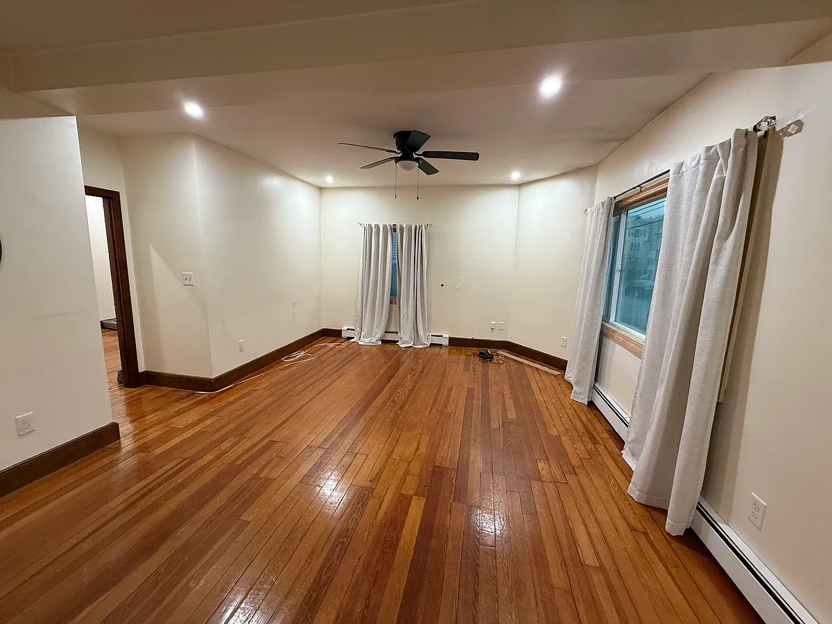 Building Photo - 32-34 Tremont St #1A