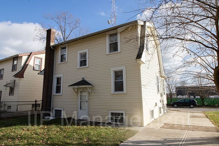 1st image of 5752 Longwood Ave