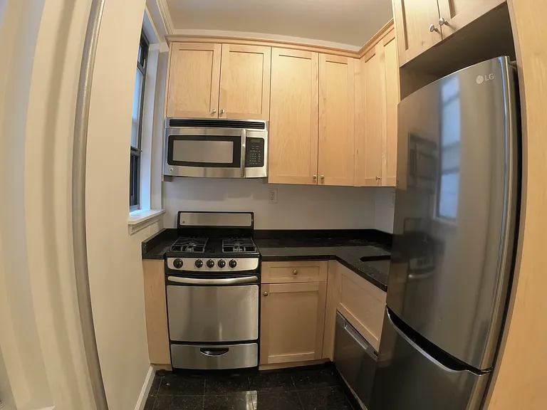 123 E 82nd St #4D — Photo 3