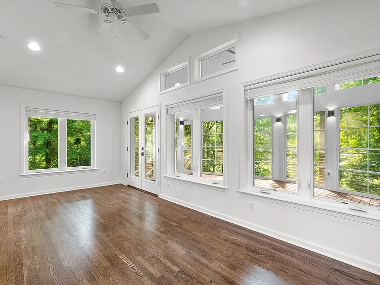 109 Devon Ct — Photo 13
