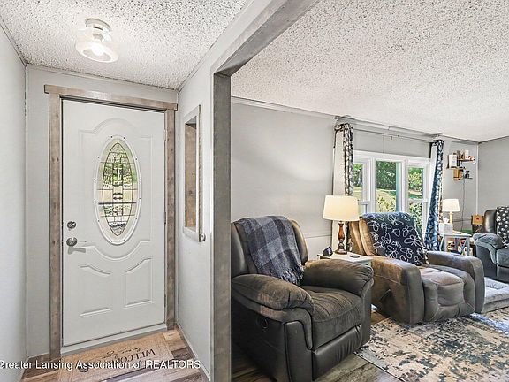 3rd image of 8995 River Park Rd