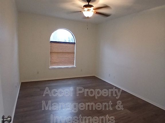 4th image of 130 San Jacinto St