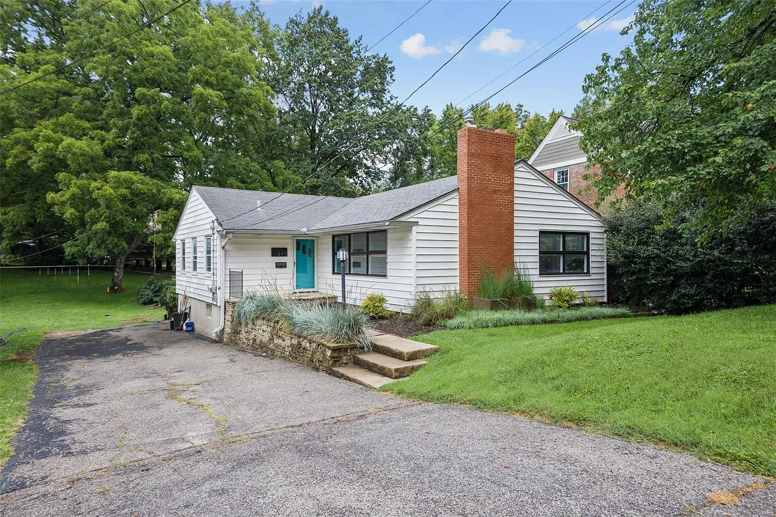 345 Sylvester Ave photo 1