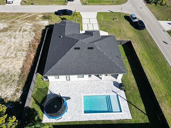 2nd image of 220 NW 15th Ave