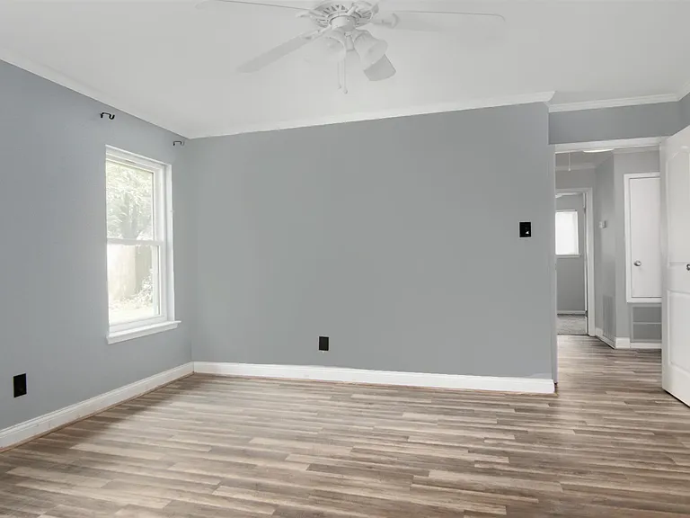 2319 Anthony Ln — Photo 17