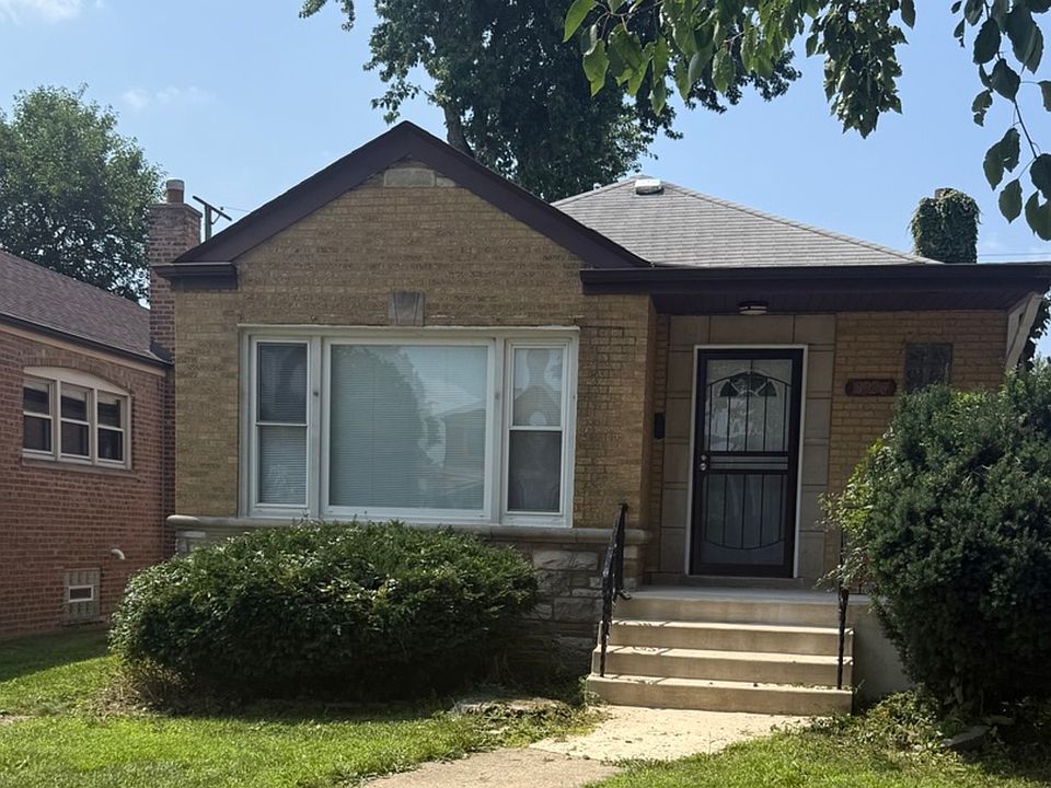 1st image of 8926 S Paxton Ave