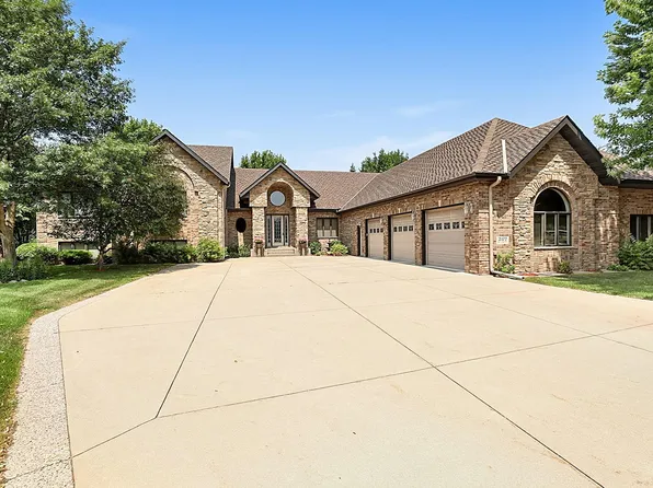 2177 Mill Pond Dr, Saint Cloud, MN 56303