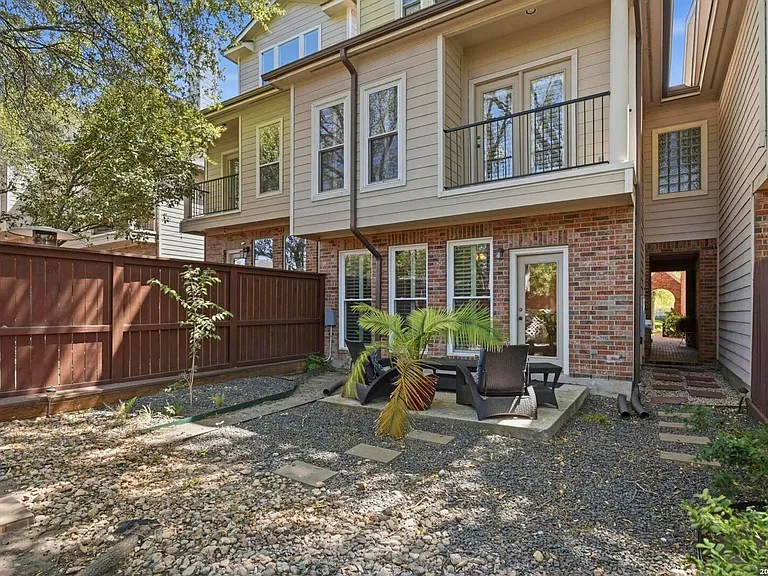 145 Elizabeth Rd — Photo 31