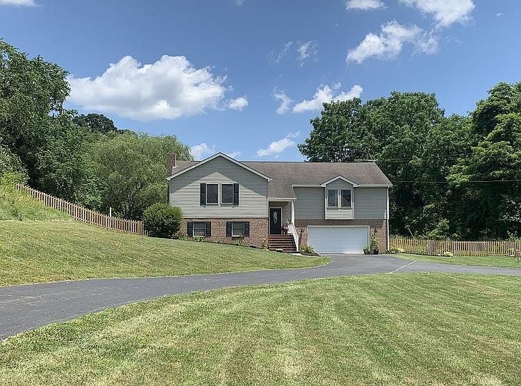 1st image of 420 Canterbury Ct SW