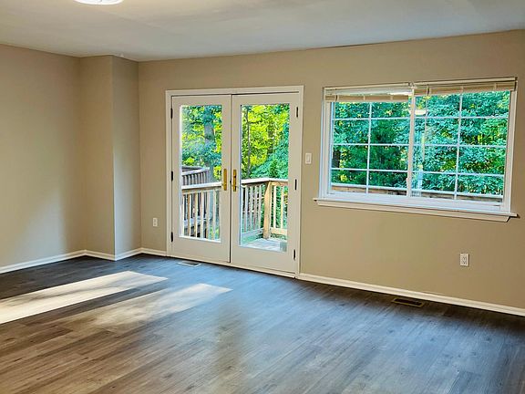 5th image of 10 Carters Rock Ct