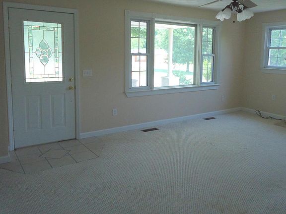3rd image of 1503 Rockbridge Rd