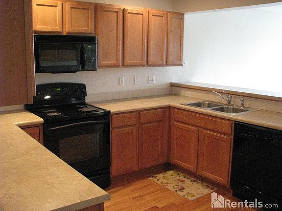3rd image of 8375 Meadowcrest Dr